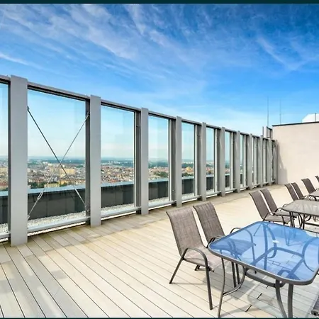 Hanza Tower De Lux Black 아파트