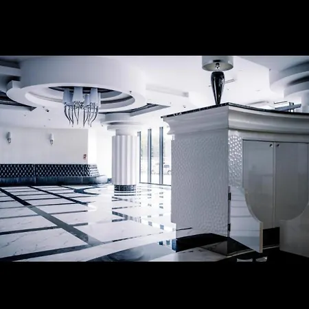 Hanza Tower De Lux Black 아파트 *