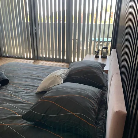 Hanza Tower De Lux Black * شتشيتسين