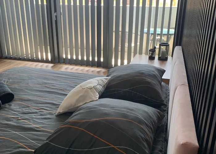 Hanza Tower De Lux Black * شتشيتسين